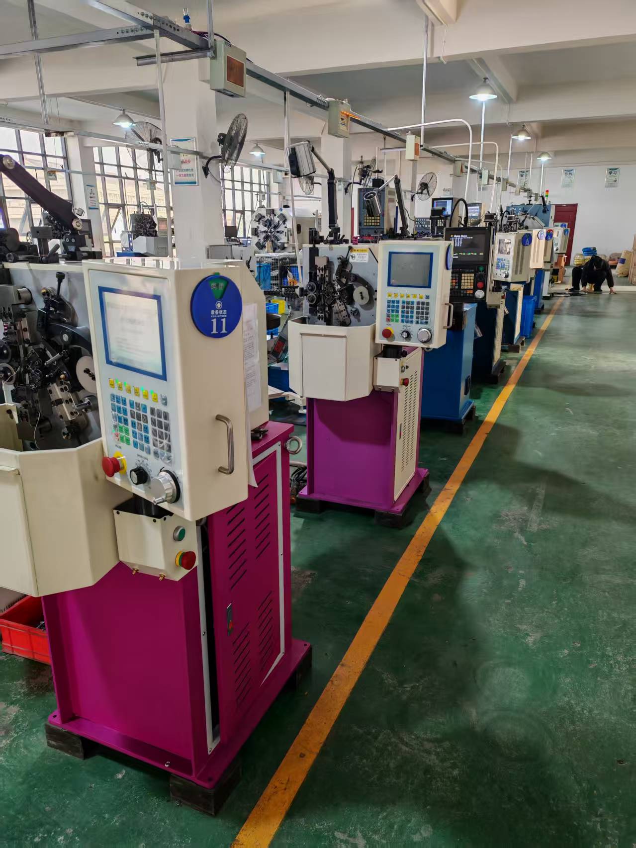 數(shù)控壓簧機(jī)